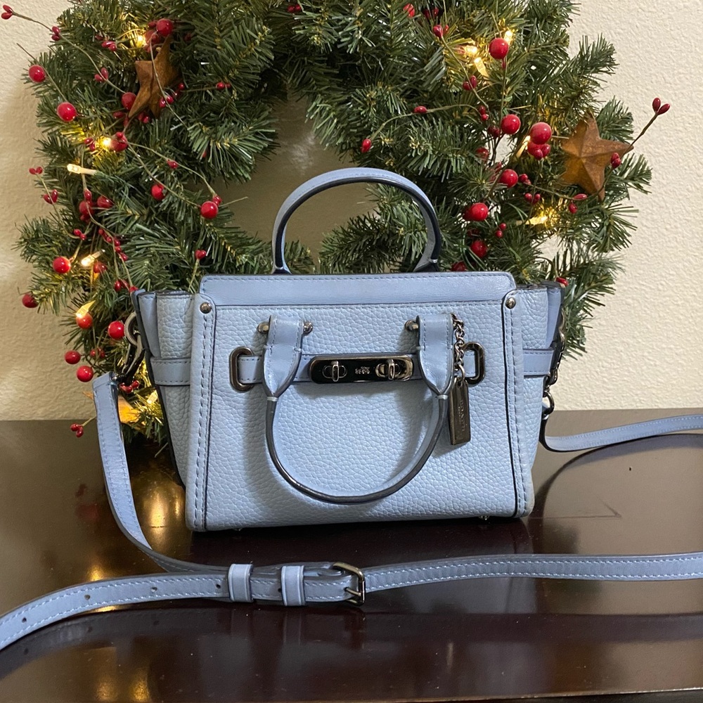 🌞COACH🌞 Baby Blue Leather Crossbody Bag